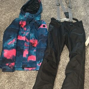 Women’s snowboarding gear